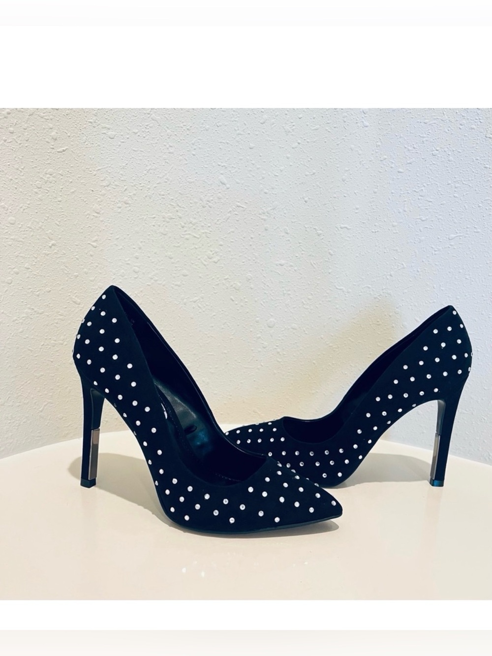 DKNY Studded Pointed Toe Women’s Black Heel Pumps Size 8.5 NEW